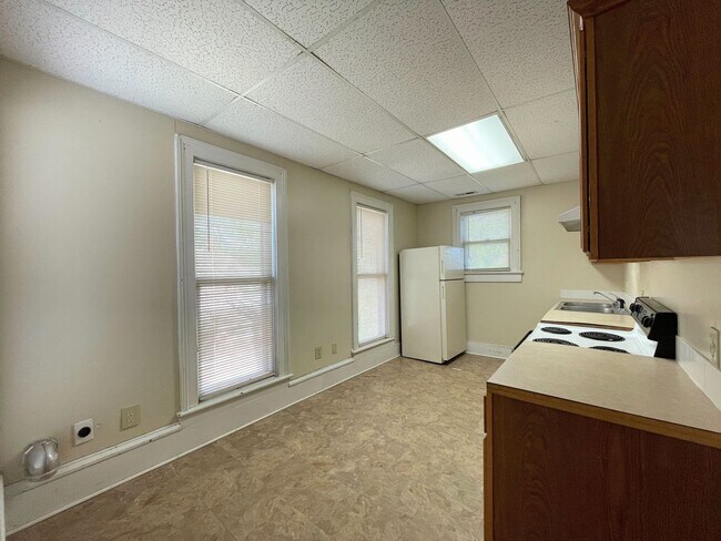 Building Photo - 120 W 10th Ave