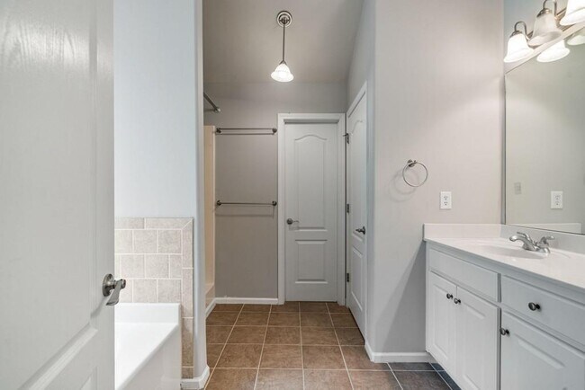 Building Photo - 3687 Vine Spgs