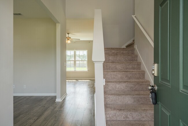 Building Photo - 418 Huntington Dr