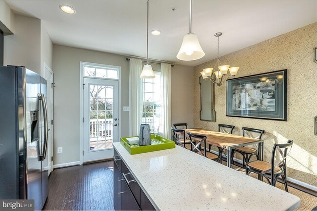 Building Photo - 3437 10th Pl SE