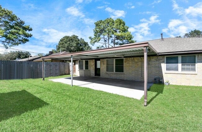 Building Photo - 701 Regency Dr