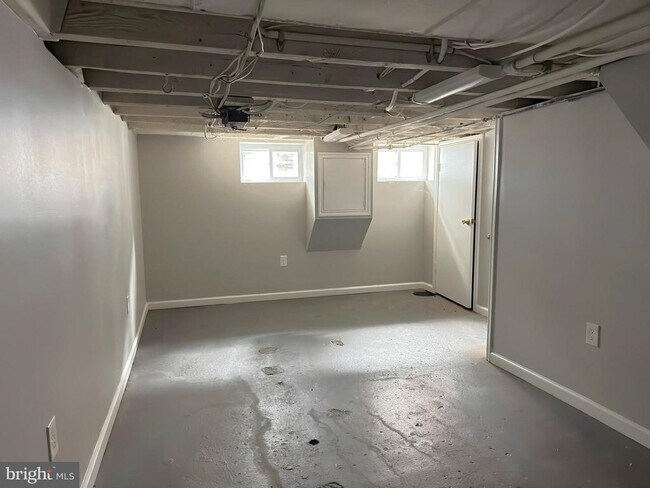 Building Photo - 1718 N Lambert St