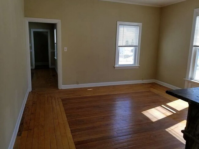 living room 3 - 395 Maple St