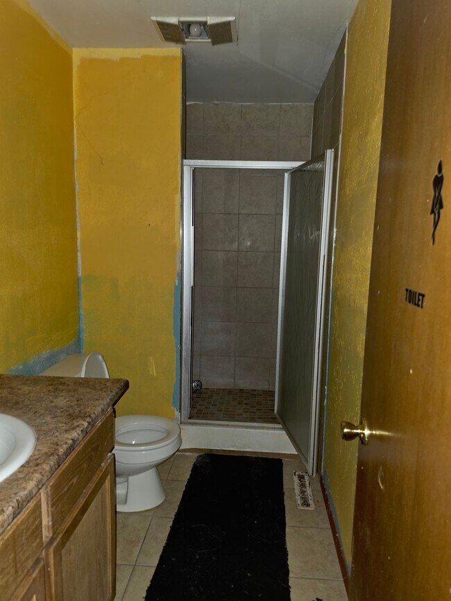 Building Photo - Beautiful 2-Bedroom Duplex Available!