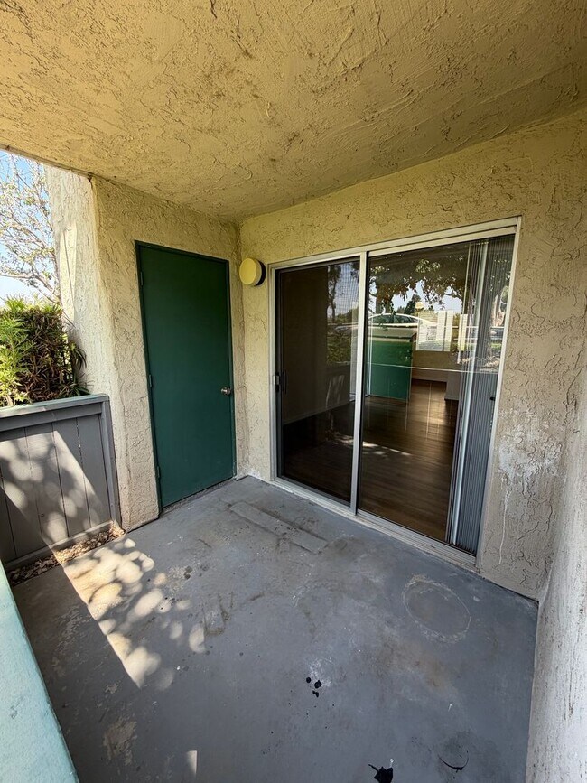 Building Photo - 2BR/1BA Lakeside ground floor condo with 1 car detached garage, 1 uncovered parking space & commu...