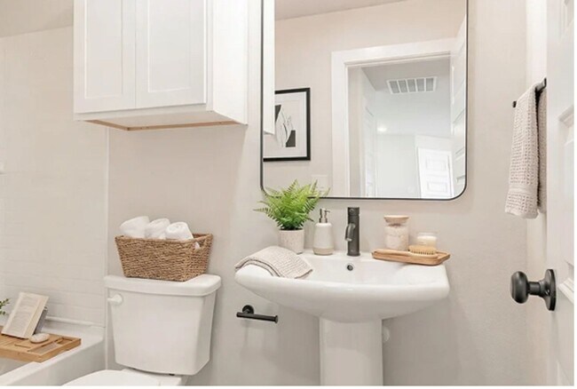 Building Photo - Take A Look In Havenbrook!