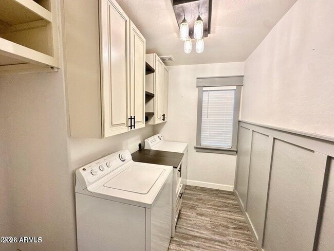 Building Photo - 11569 W Cinnabar Ave