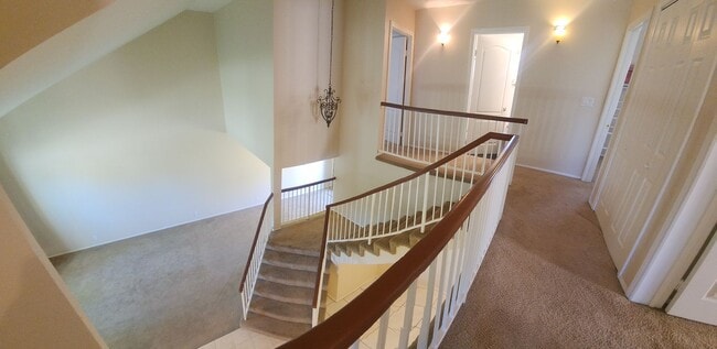 Building Photo - Amazing 2 story 4 bedroom home in Simi Val...