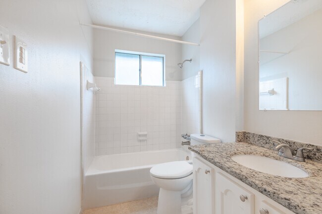 Building Photo - 4611 Wee Lassie Ln