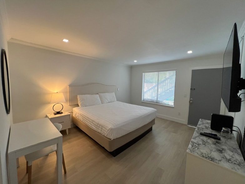 Building Photo - 407 71st Ave N