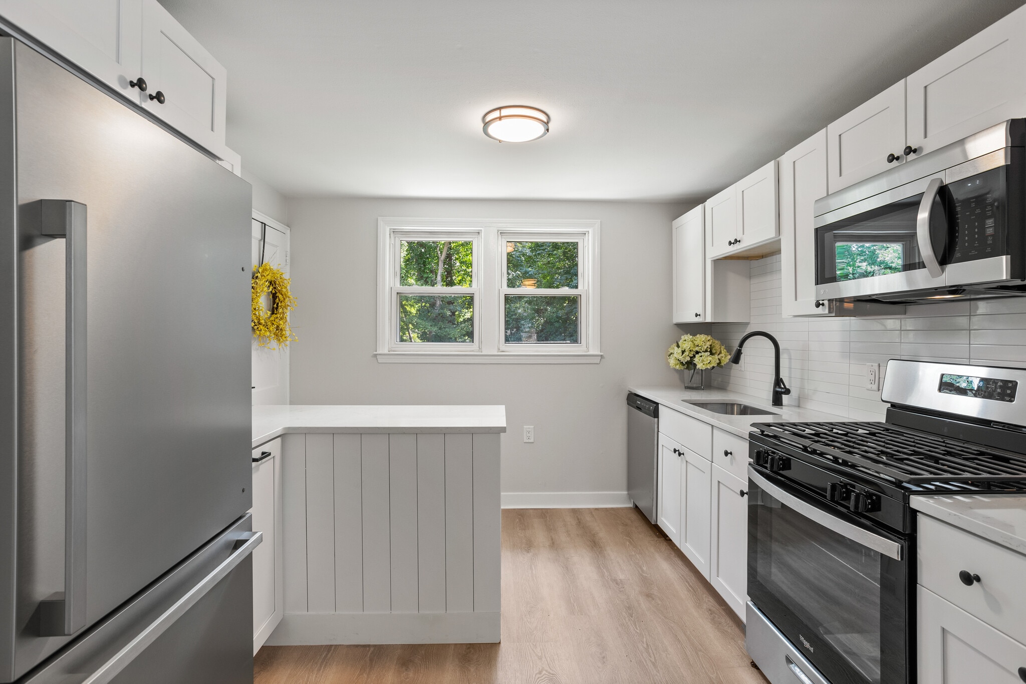 Building Photo - 15 Genetti St