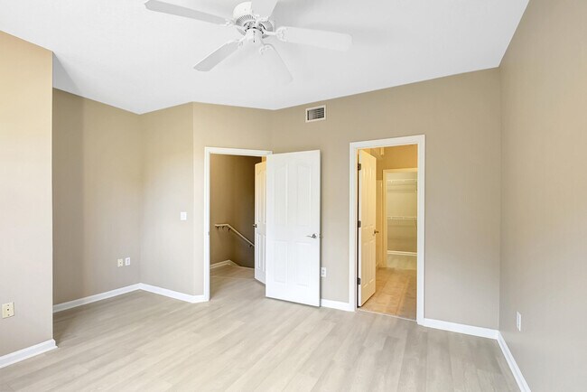 Building Photo - 2030 Alta Meadows Ln