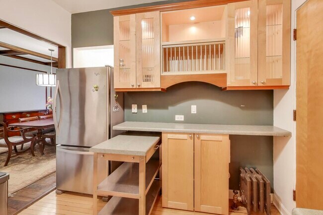 Building Photo - 3755 N Pine Grove Ave