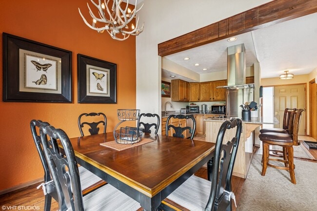 Building Photo - Whitefish River furnished Townhome