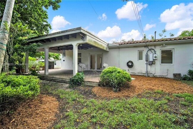 Building Photo - 6890 SW 51st St