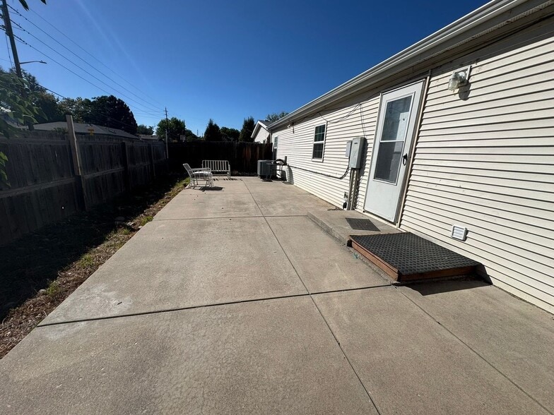 Building Photo - 1406 Winona Ct