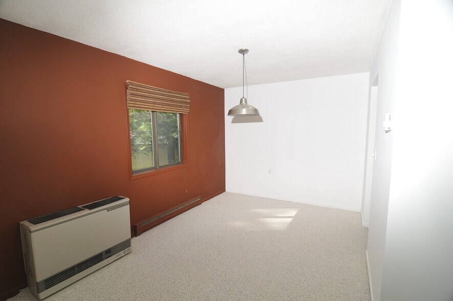 Building Photo - 15 Hawthorne Cir