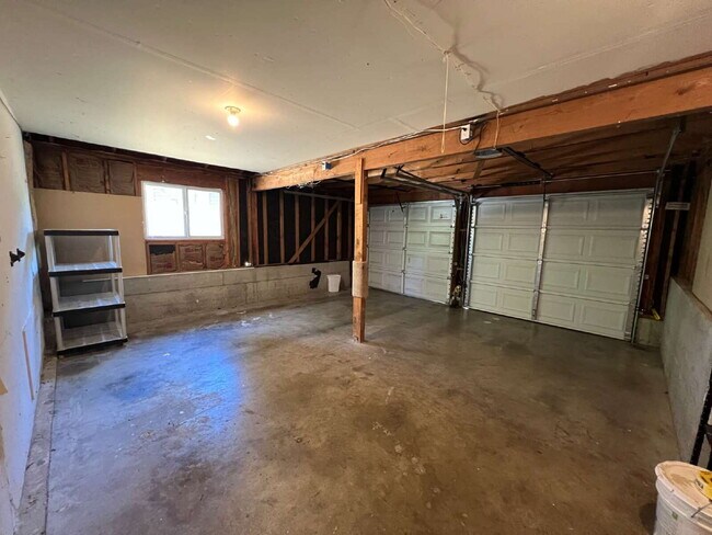 Building Photo - 5 Bedroom Home in Cul-de-sac AVAILABLE NOW!