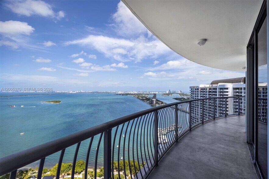 Building Photo - 1750 N Bayshore Dr