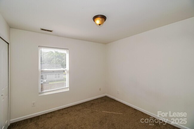 Building Photo - 734 Aberdeen Glen Pl