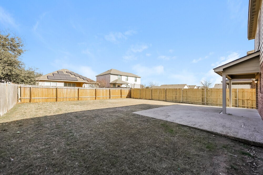 Building Photo - 1204 Boxwood Dr