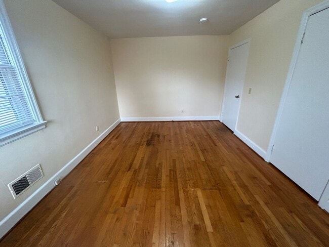 Building Photo - 4534 Oakwood Dr