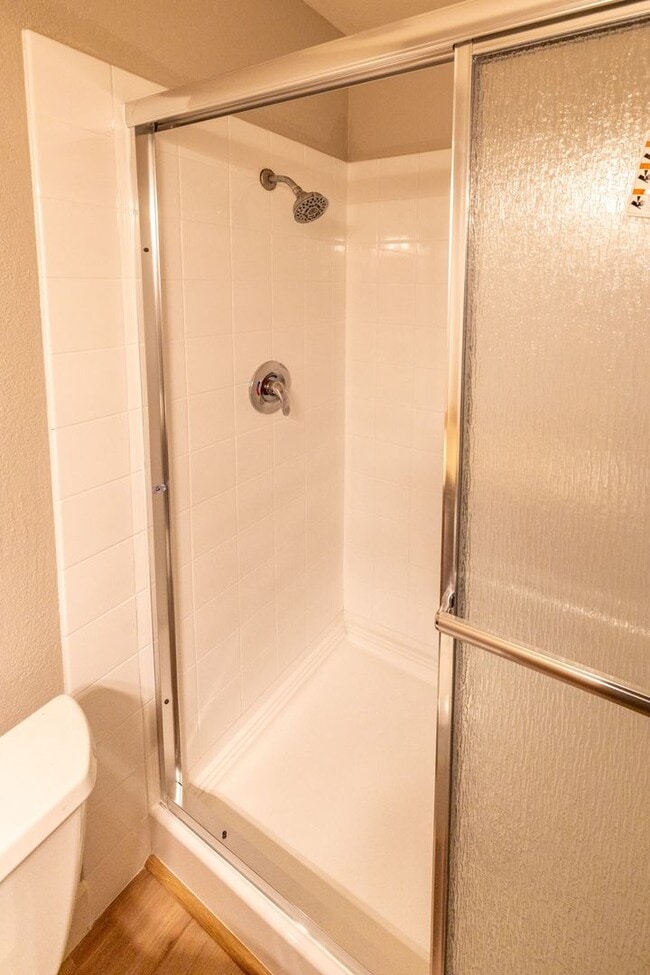 Building Photo - Spacious 4 bedroom home in Union City with...
