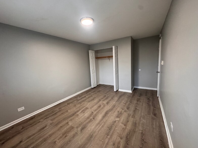 Building Photo - 474 W 14th Pl