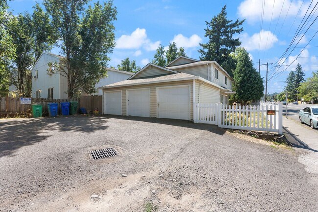 Building Photo - 1936 SE 162nd Ave