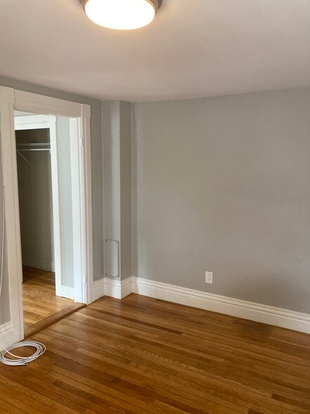 Large double closet in bedroom - 56 Rumford St