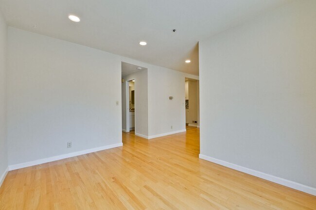 Building Photo - Condo Near Cupertino High | Updated Kitche...