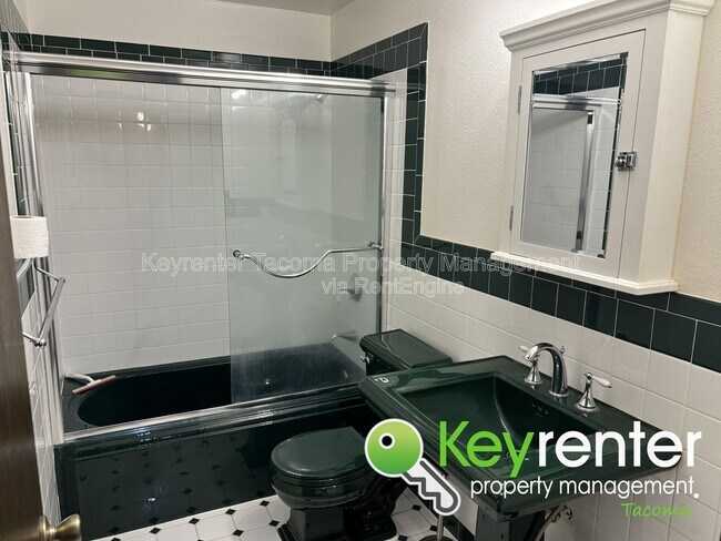 Building Photo - 2722 Cambridge Dr