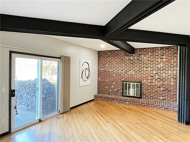 Building Photo - 100 Drumlin View Dr