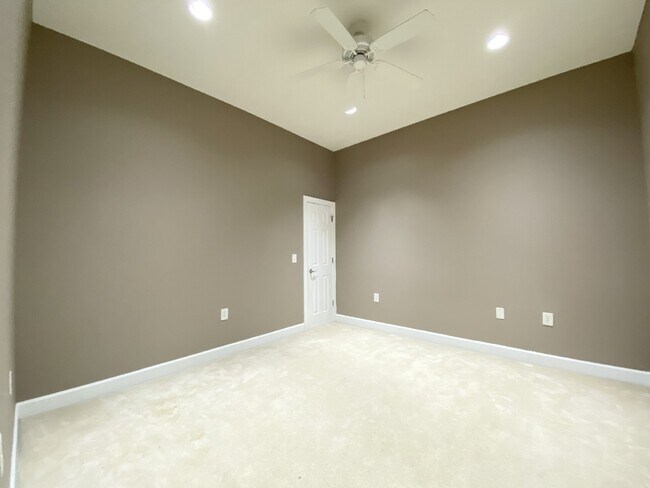 Building Photo - Four Bedroom Townhouse w/ Garage in Seagrass Station!