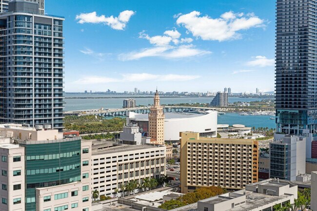 Building Photo - 225 N Miami Ave