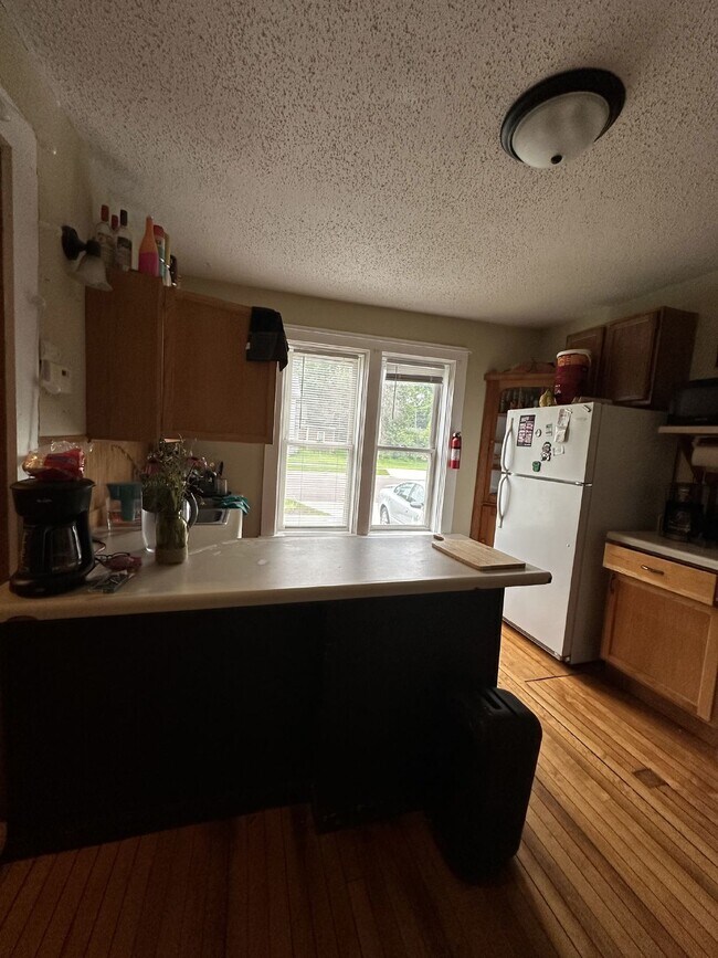 Building Photo - Amazing 3 Bed 1 Bath near UWEC! Available June 1st