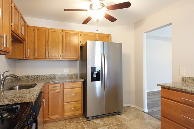 Building Photo - 231 University Ln