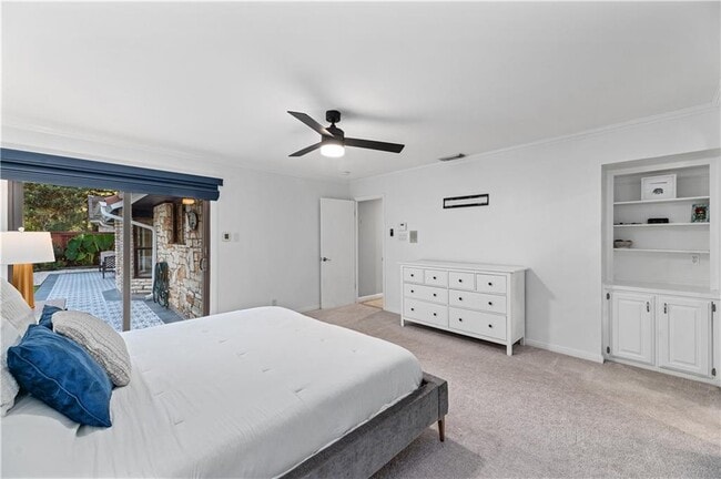 Building Photo - 10231 Pinehurst Dr