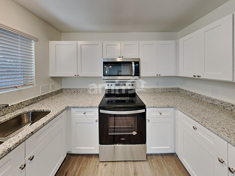 Building Photo - 3530 Lantana Falls