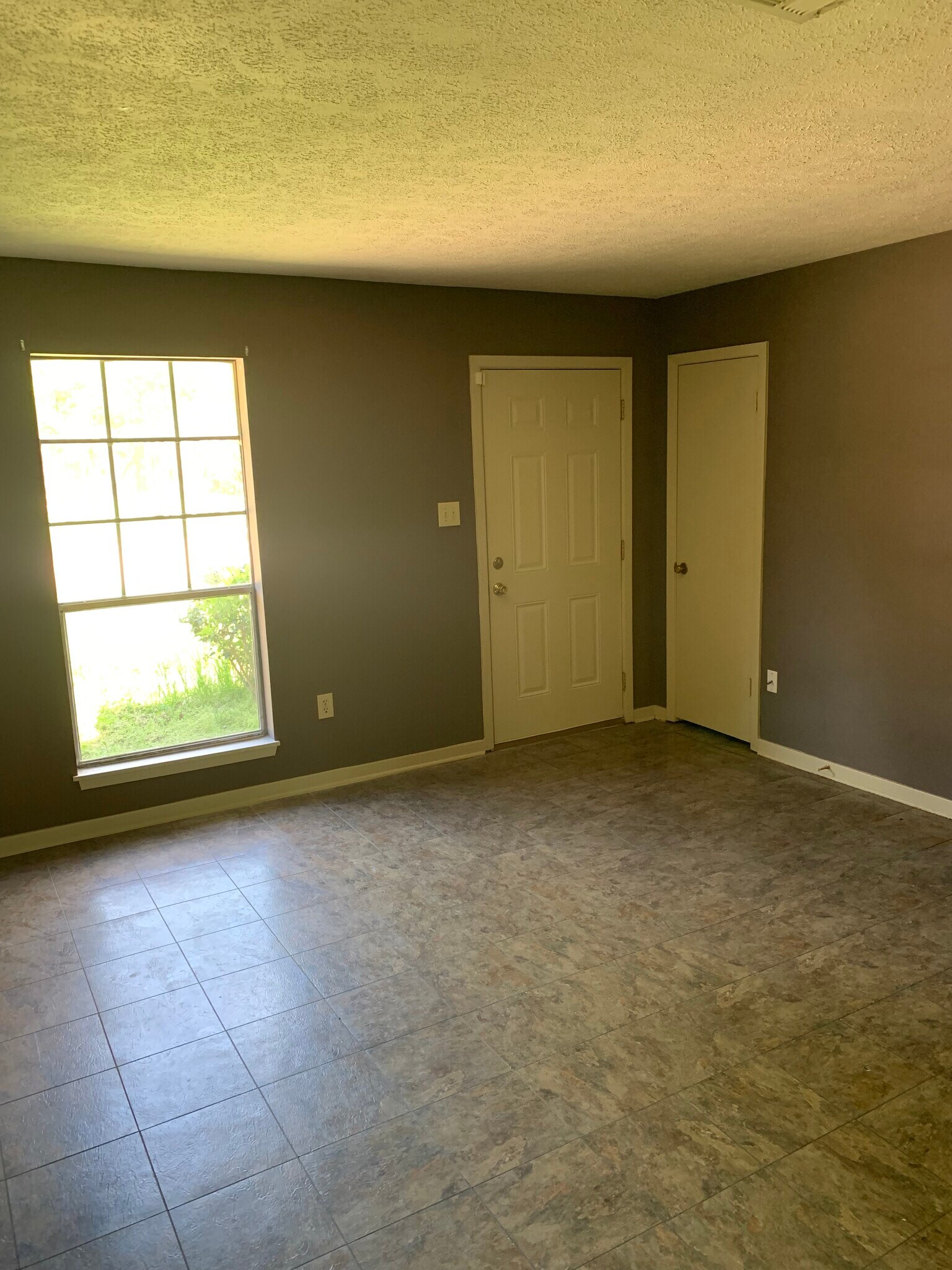 Building Photo - 135 York Dr