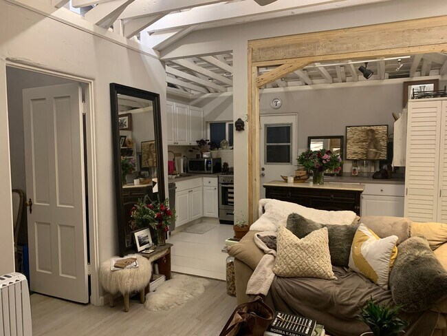 Building Photo - A North Park Gem! Remodeled! One of a kind...