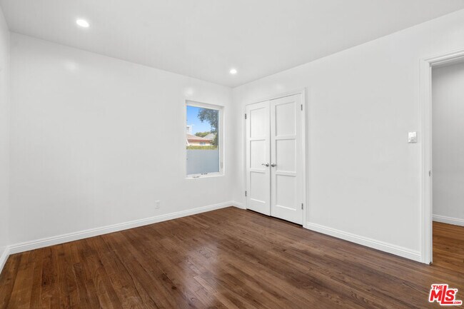Building Photo - 616 Sunset Ave