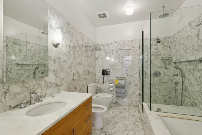 Building Photo - 2734 N Lincoln Ave