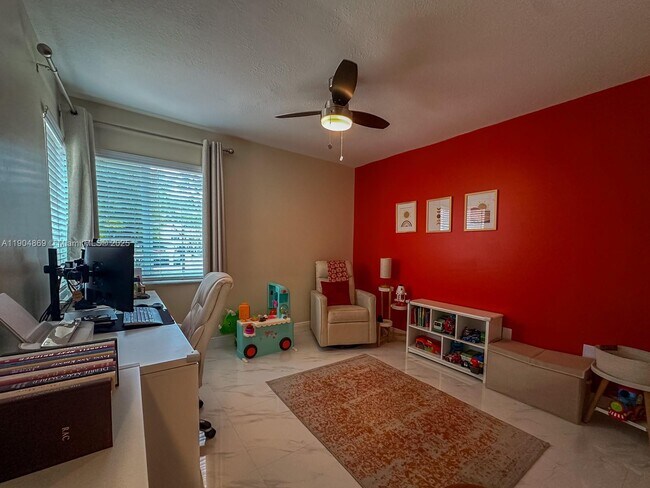 Building Photo - 4250 SW 149th Ct