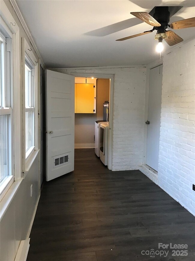 Building Photo - 4820 Amity Pl