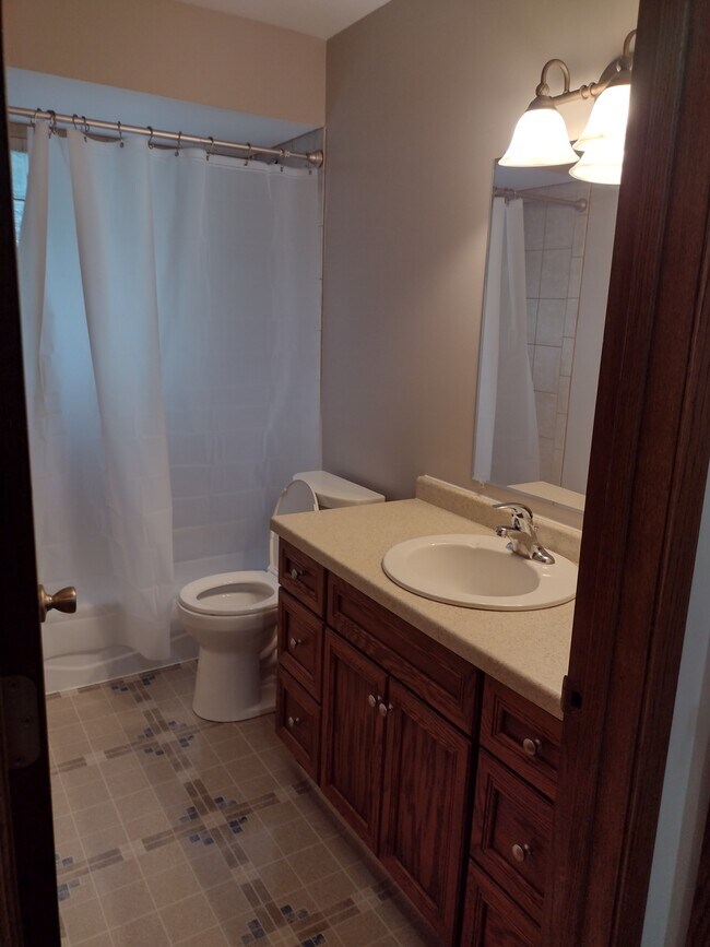 Building Photo - 1000 E Veterans Way