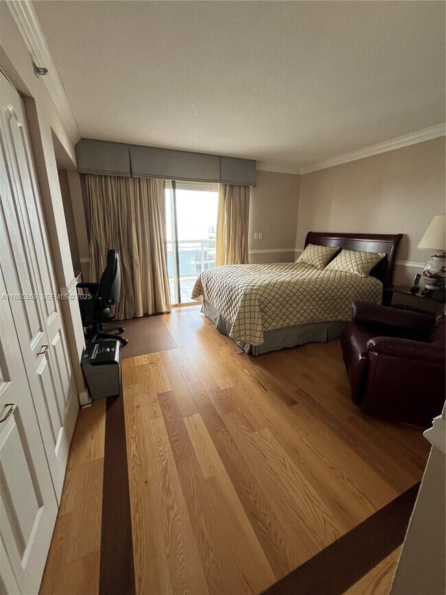 Building Photo - 5757 Collins Ave