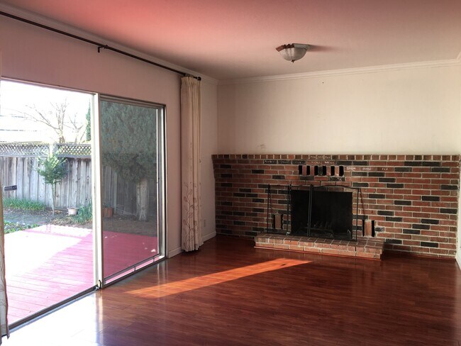 Building Photo - 6728 Melody Ct