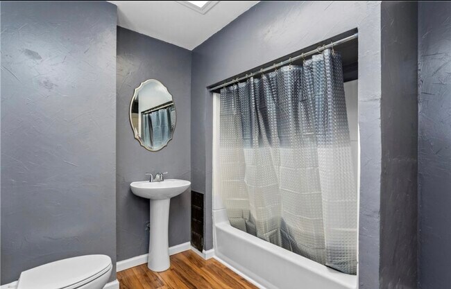 Building Photo - 230 W 39th St