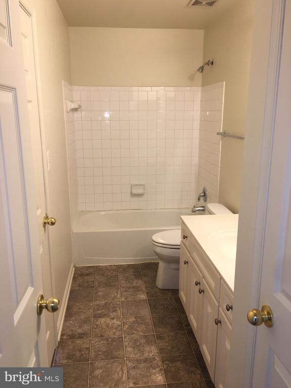 Building Photo - 610 Pendleton Ln